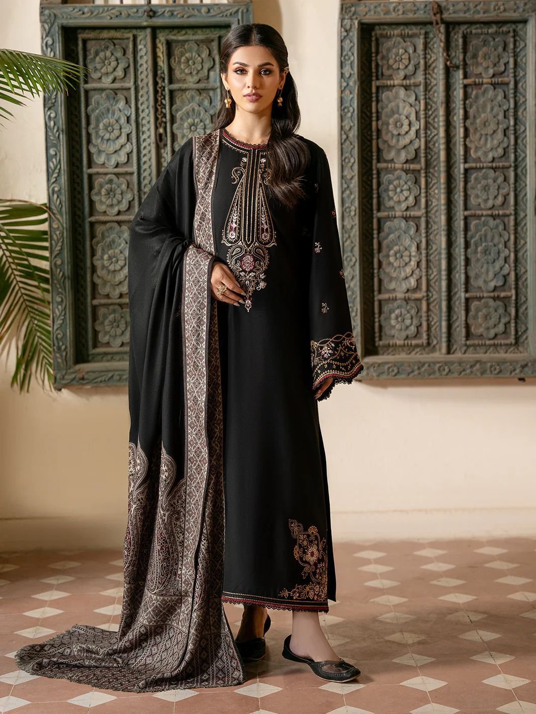 Elegant Embroidered Lawn 3-Piece Suit – Mix Brands Collection