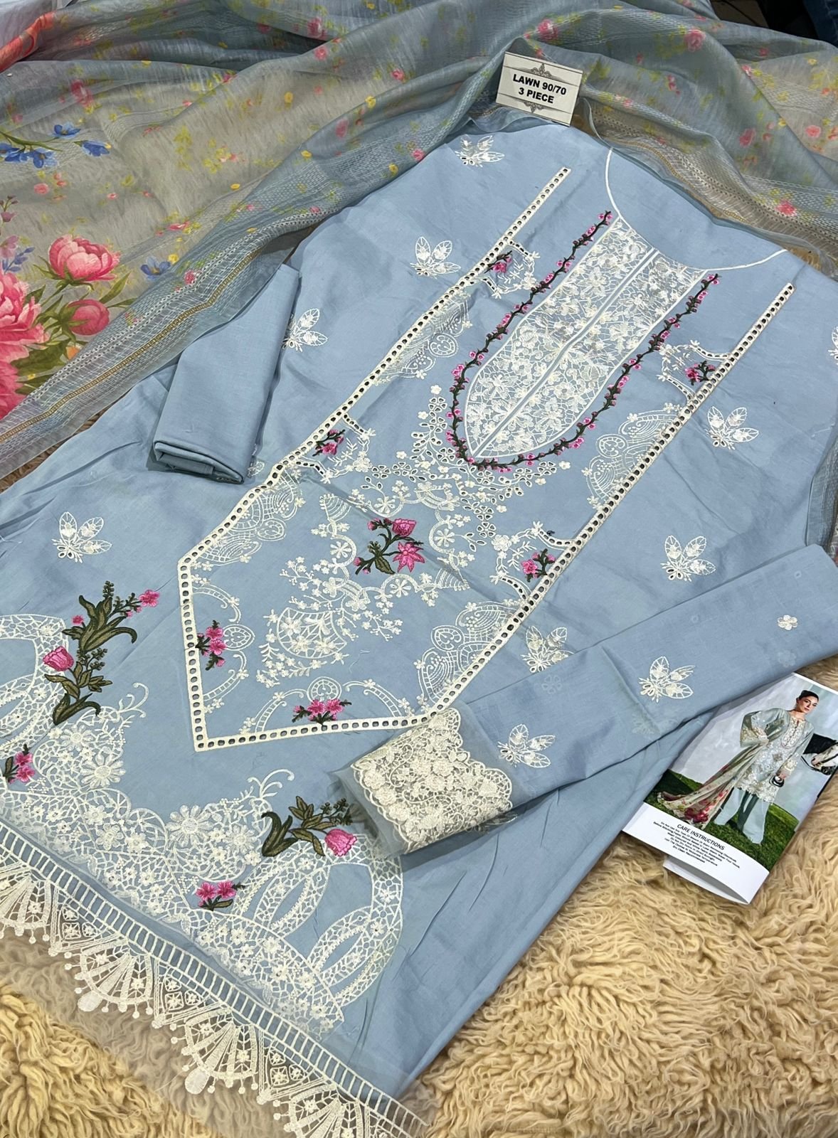 Mix Brands Lawn 3PC Chikankari Embroidered Suit – Tarkashi Diamond Dupatta