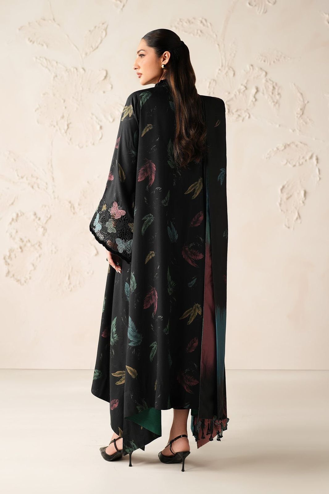 Lilac Elegance 3PC Lawn Suit – A Perfect Blend of Tradition & Modern Style